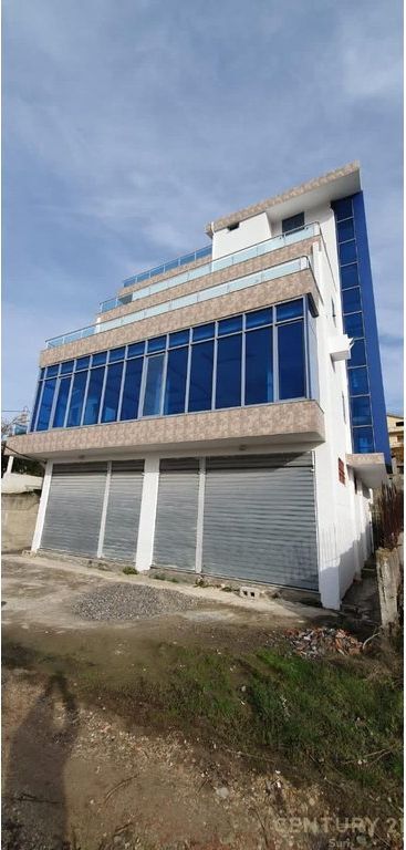 Hotel in vendita a Shkembin e Kavajes Durres! 425.000 € Superficie totale  600m2  Superficie interna  376m2