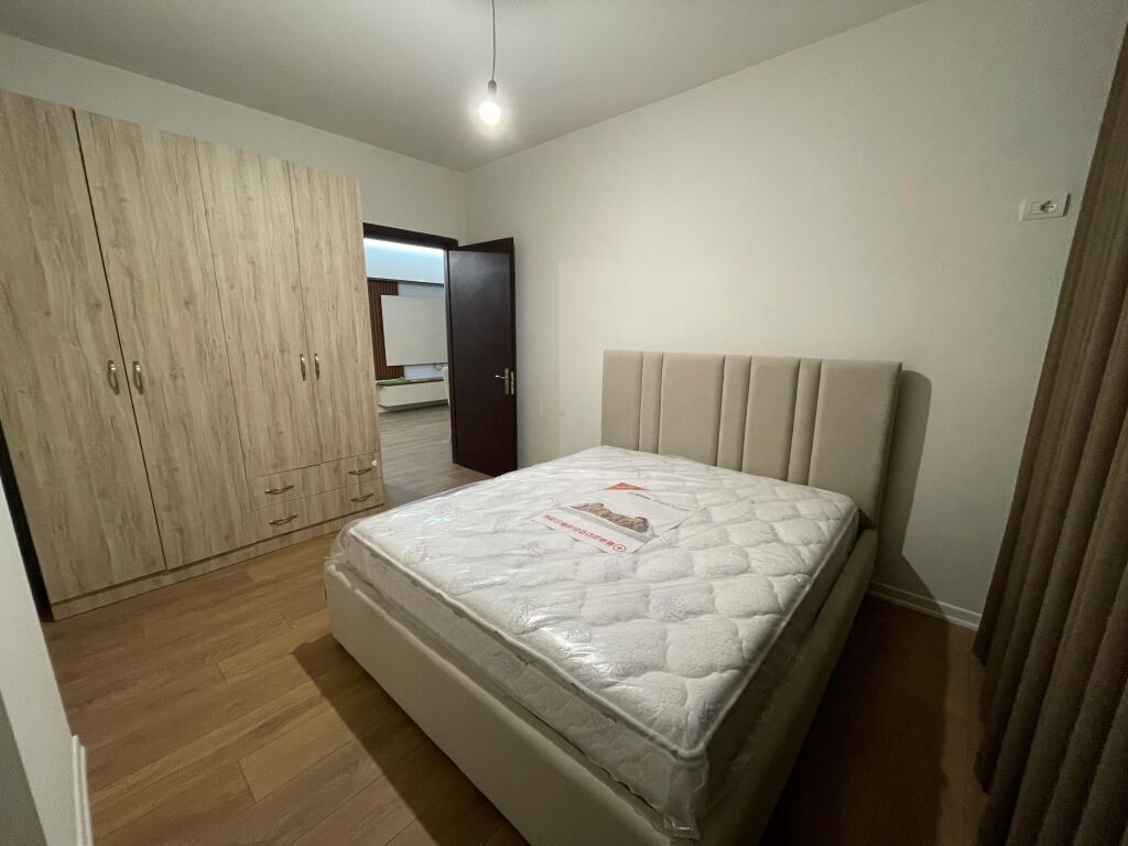 Apartament 1+1, Astir!
