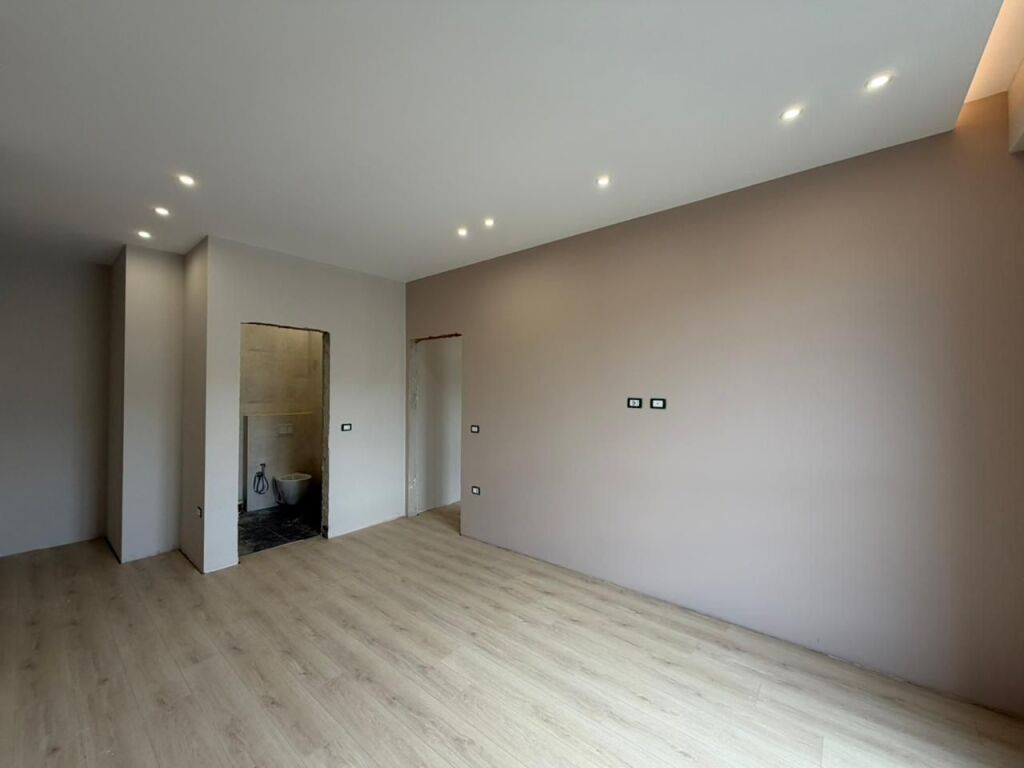 Apartment 2+1 for rent at Komuna e Parisit.