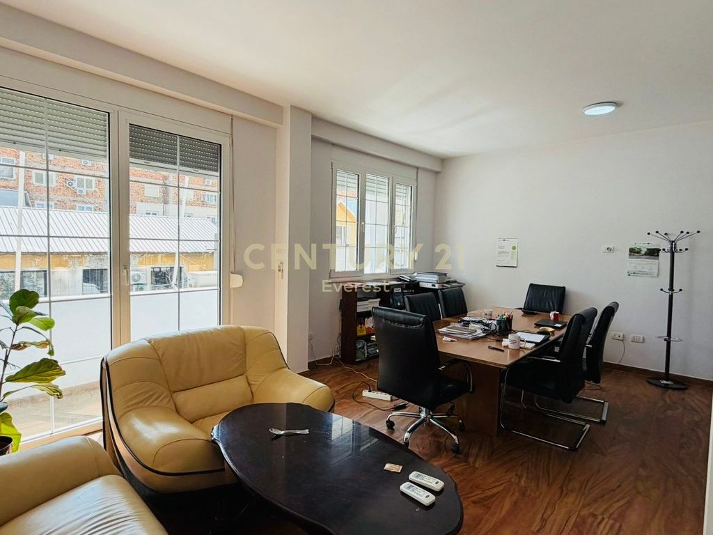 Ufficio in Affitto vicino al Mercato Cam