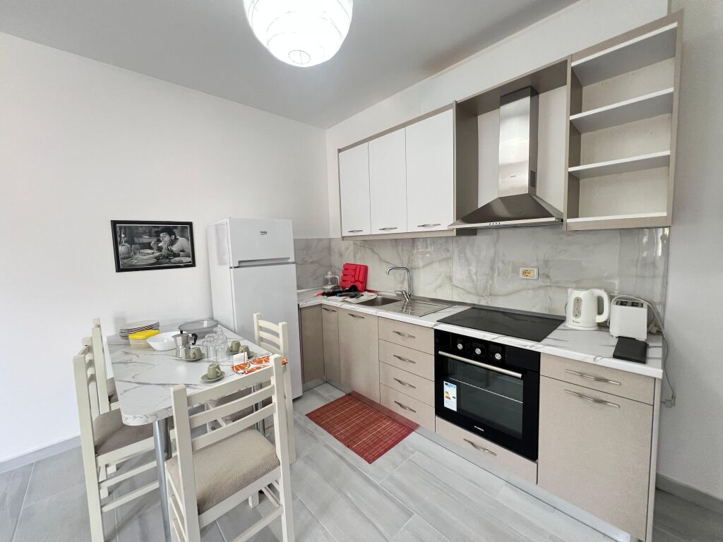 🏡 MONOLOCALE MODERNO IN VENDITA – LUNGOMARE, VLORË