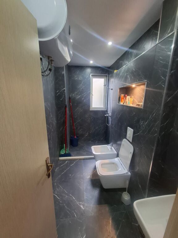 Affittasi Appartamento 1+1 Presso Shkembi i Kavajes