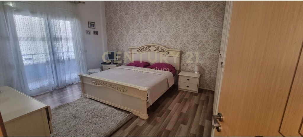 Vilë 2-Katëshe për Shitje në Yrshek!