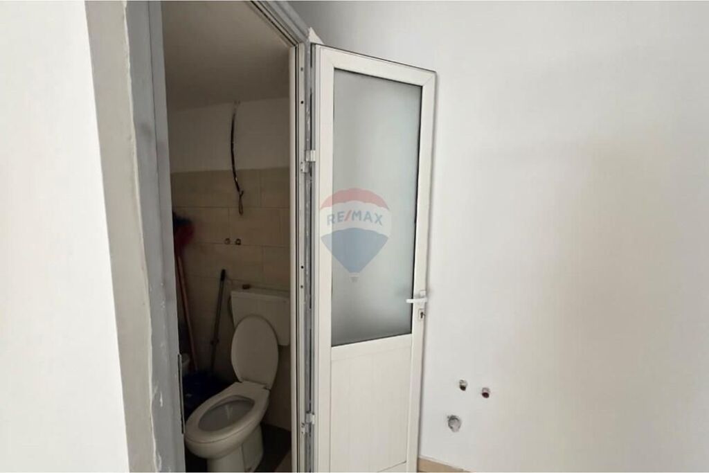 🏢 SHOP FOR RENT – ALI DEMI STREET, VLORA
