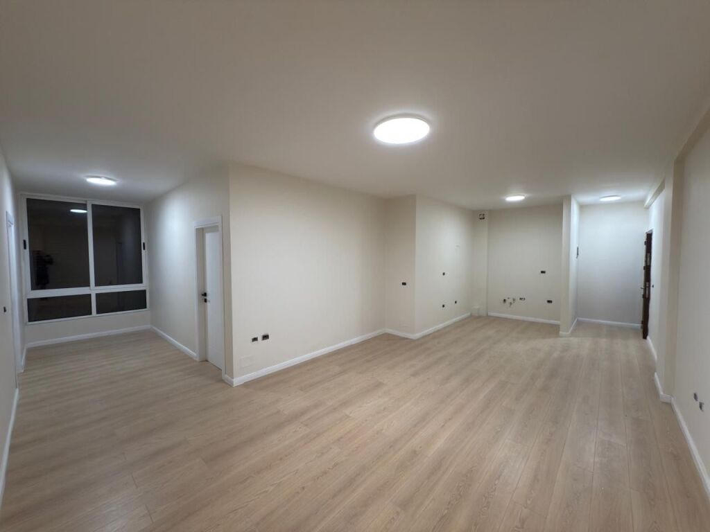 Shitje: Apartament 3+1 – Rruga "Rrapo Hekali"