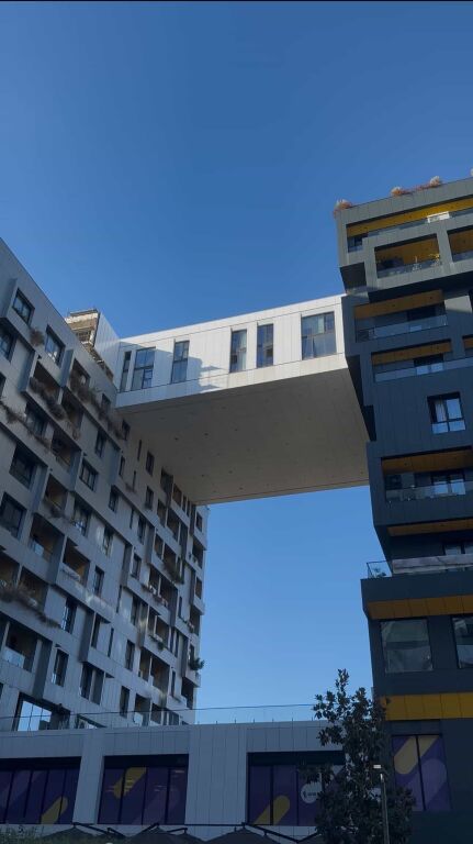 🏡 Shitet apartament 3+1 me 2 poste parkimi te Square 21