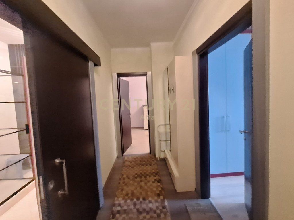 Apartament 2+1 me qira tek Rruga e Barrikadave,