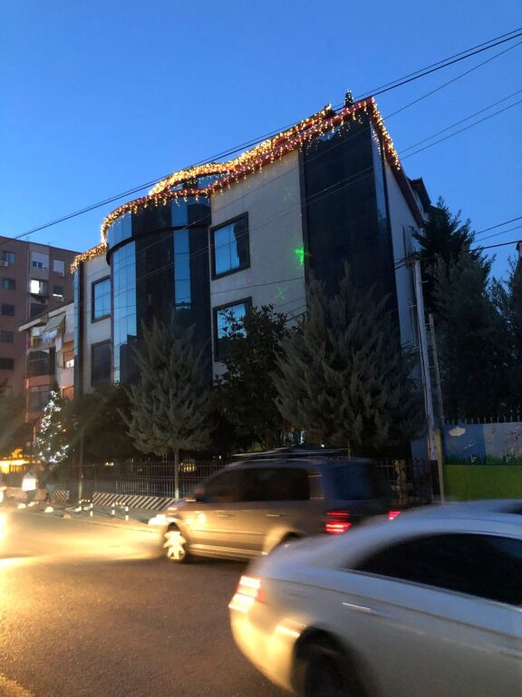 SI AFFITTA EDIFICIO COMMERCIALE DI 1500M2 A LAPRAKE
