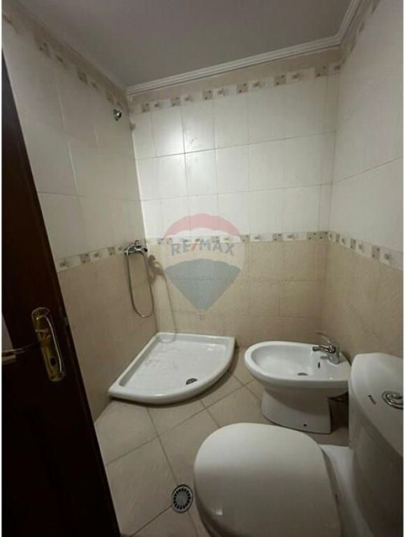 🏡 Appartamento 2+1+2 in Affitto – Liceo Ali Demi, Vlorë