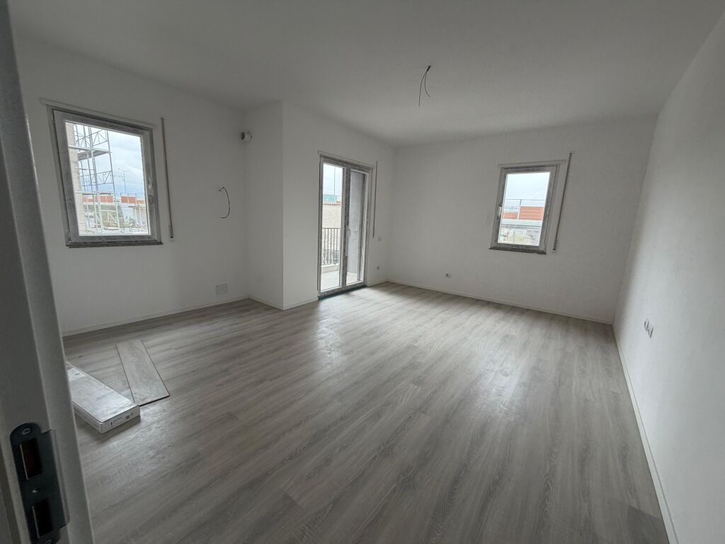 📣 QERA Apartament 1+1 📍 Paskuqan ✨   🏢 Ndertim i Ri  🪜 Kati 1 (Me Ashensor)  🛋️ Pjeserisht i Mobiluar  🔹 K/Bufe 🔹 Sistem Kondicionimi   💶 Cmimi 350 Euro