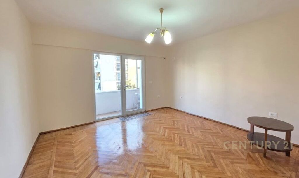 Apartament bosh me qira tek Pazari i Ri
