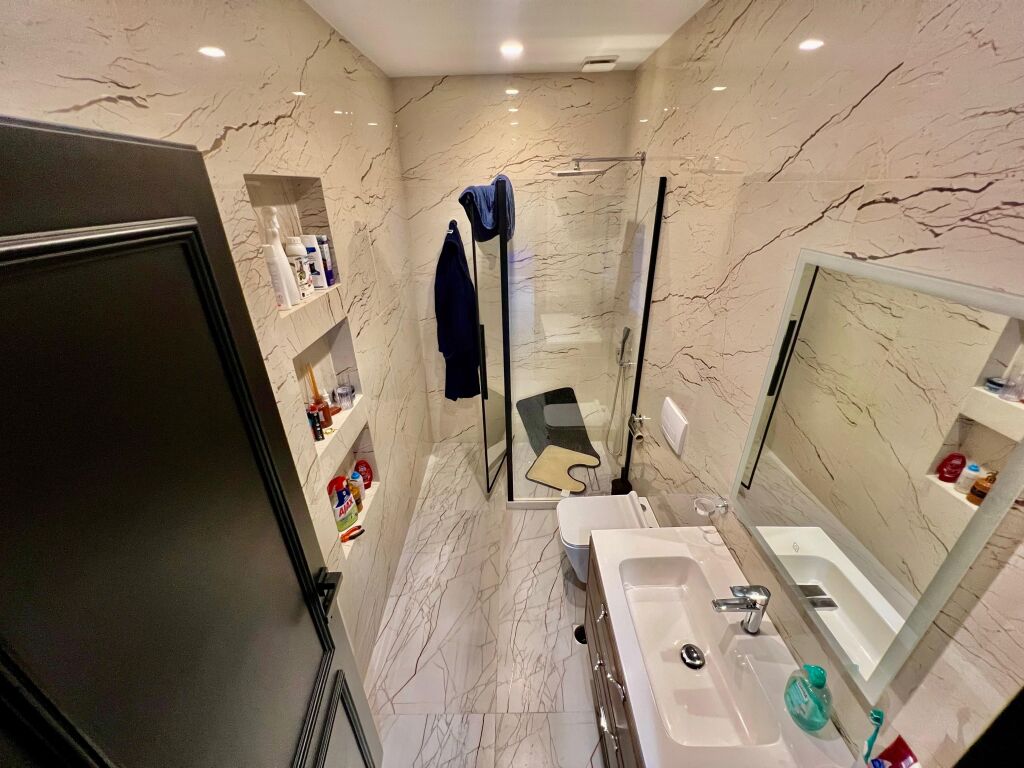 VENDIAMO, PENTHOUSE MODERNO 3+1+3 con 3 POSTI AUTO