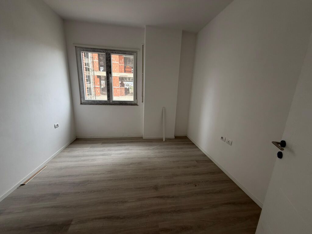 📣 QERA Apartament 1+1 📍 Paskuqan ✨   🏢 Ndertim i Ri  🪜 Kati 1 (Me Ashensor)  🛋️ Pjeserisht i Mobiluar  🔹 K/Bufe 🔹 Sistem Kondicionimi   💶 Cmimi 350 Euro