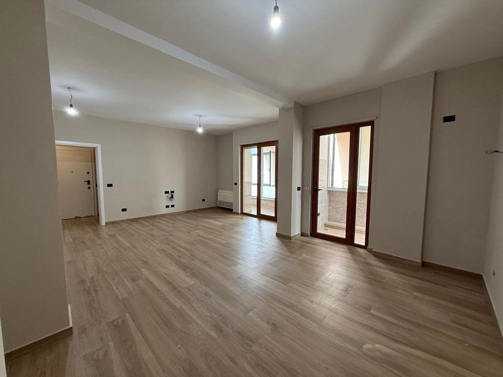 UFFICIO IN AFFITTO 138 M2 A GARDA, 4 AMBIENTI + POSTO AUTO !
