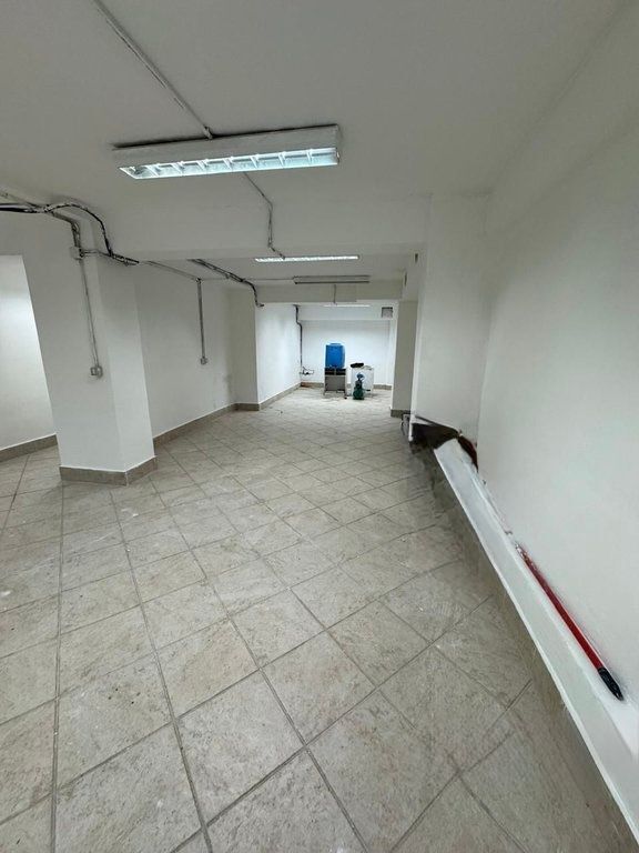 📦 Warehouse for rent at the Paris Commune, Tirana