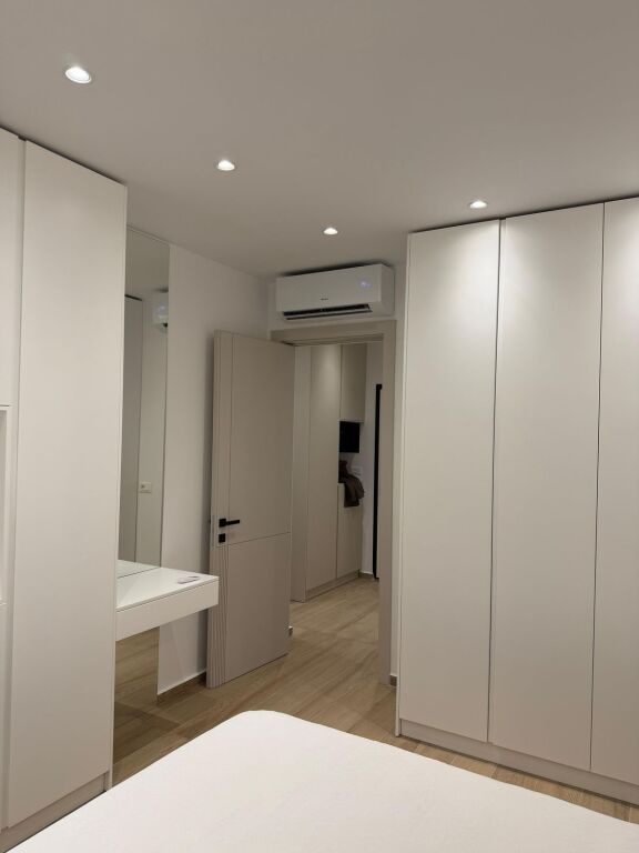 Jepet me qera apartament 1+1 modern te Zogu I Zi perballe Ring Center