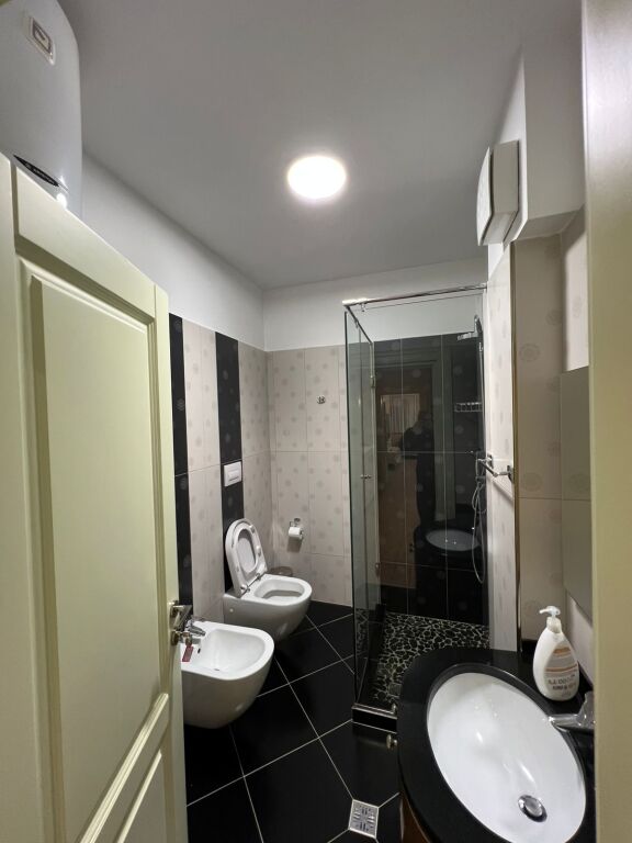 Apartament per qera 3+1+2 Liqeni i Thate