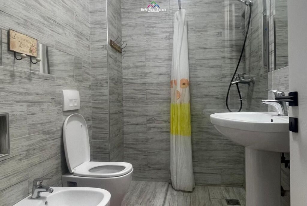 Appartamento In Affitto 1+1 Vicino Komuna e Parisit (ID B2101610) Tirana