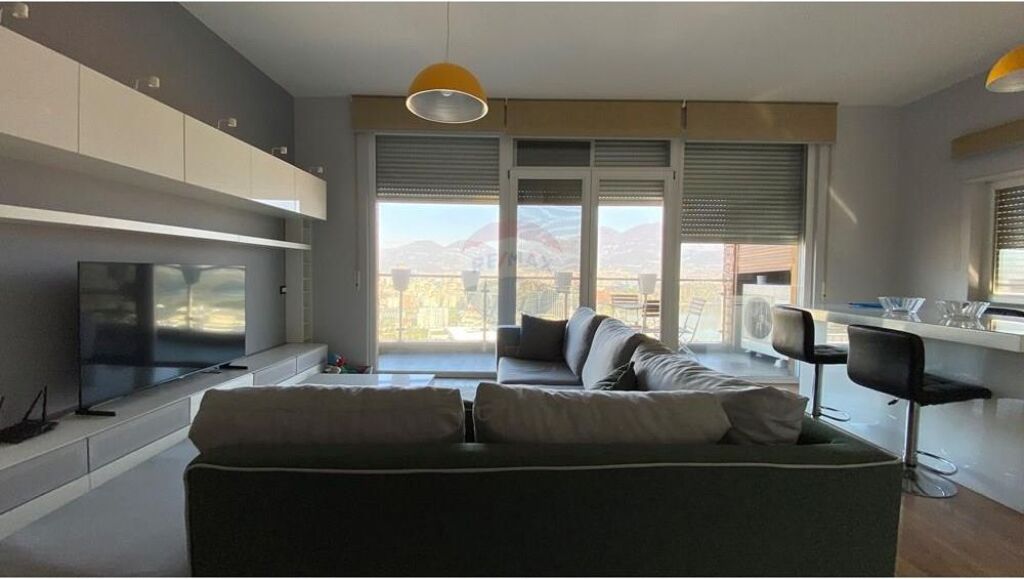 Apartament Super për Qira pranë Kopshtit Botanik dhe Xhamisë 2+1+2