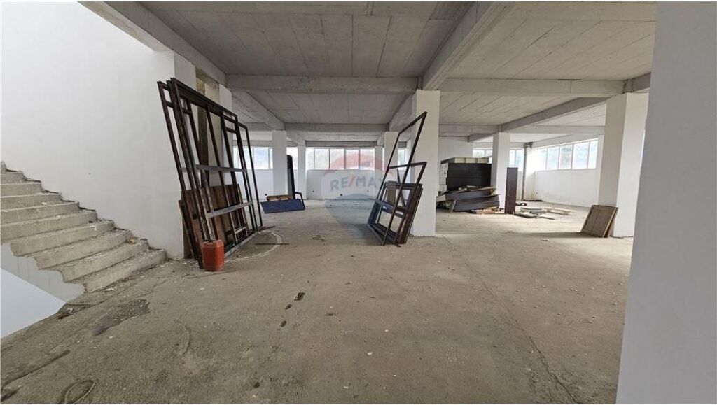 Building - For Rent - Pezë, Tirana