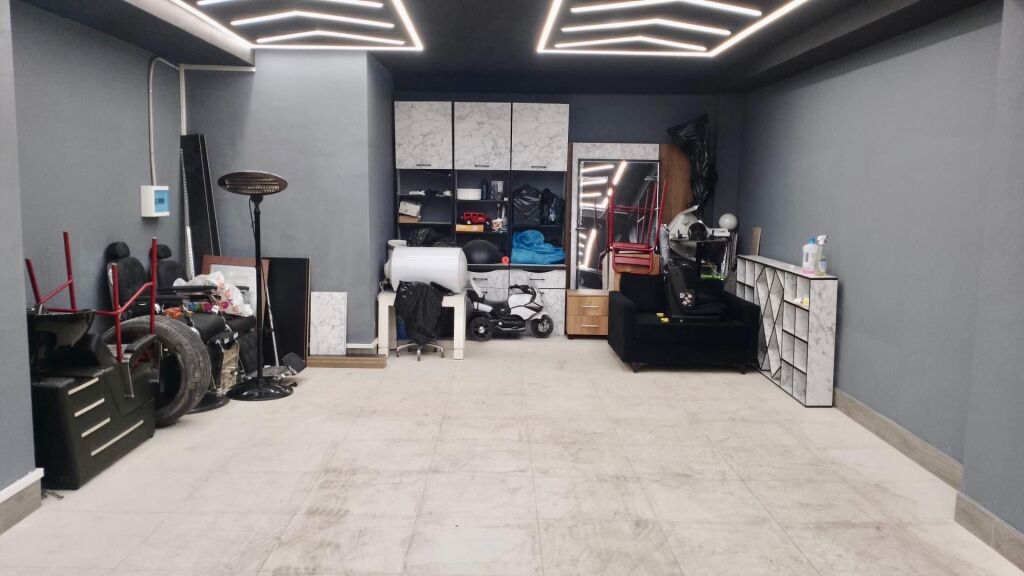 VENDIAMO, PENTHOUSE MODERNO 3+1+3 con 3 POSTI AUTO