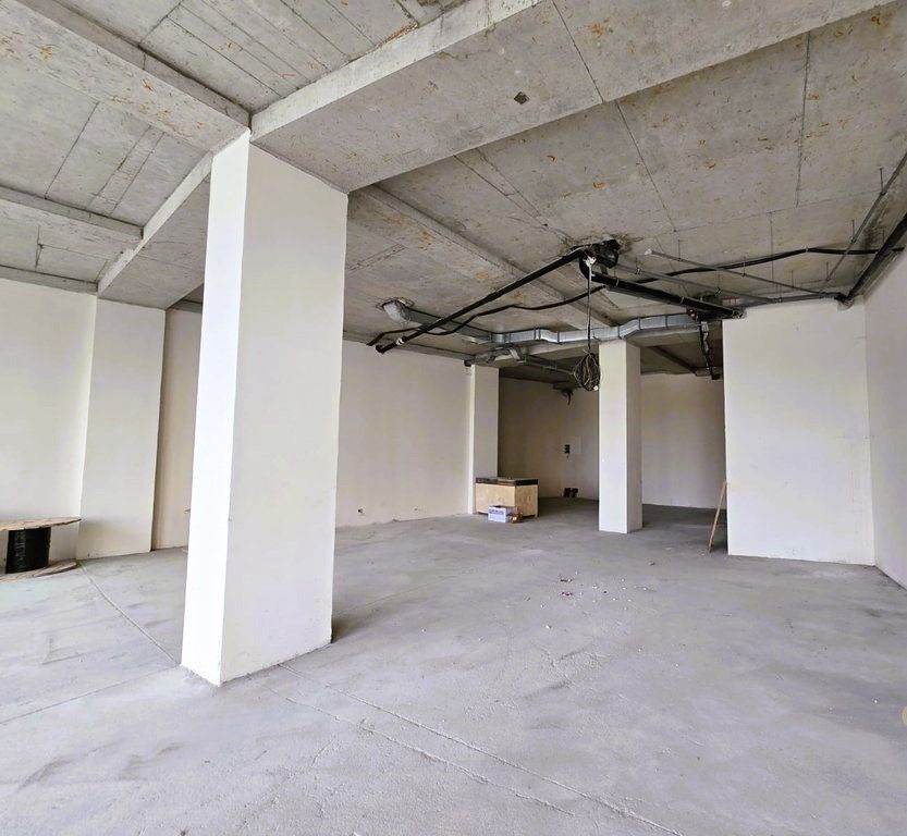 COMMERCIAL UNIT FOR RENT WITH 2 PARKING SPACES, GROUND FLOOR AT LAKE VIEW !!