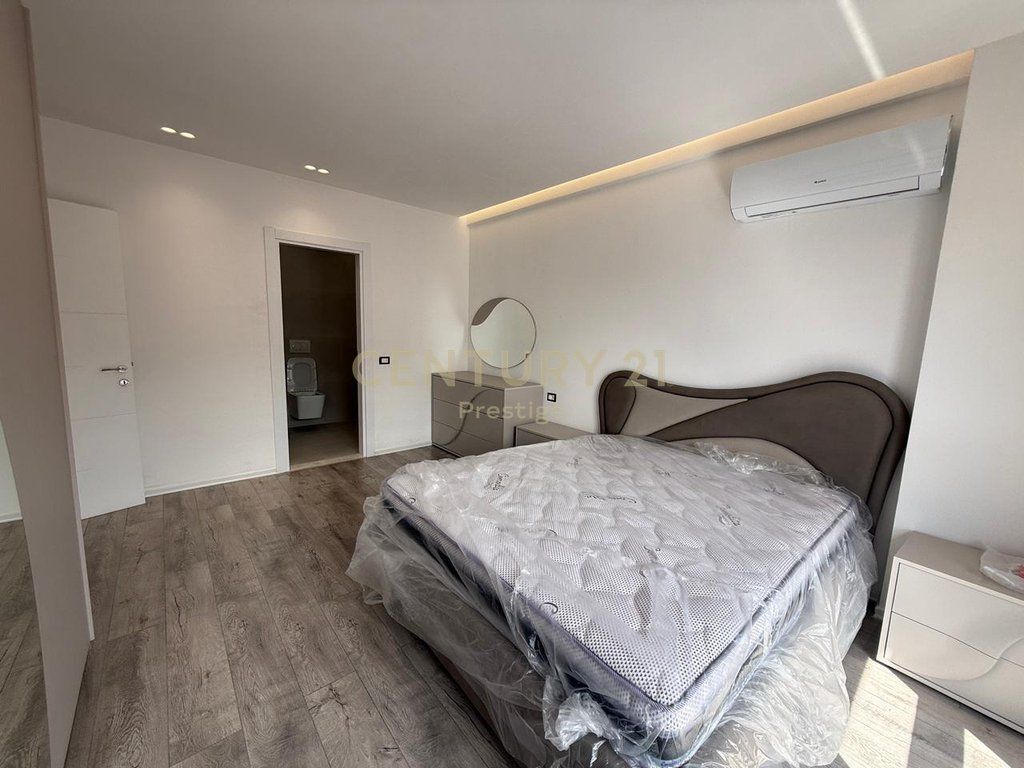 Apartament 2+1+2 për shitje te Bulevardi i Ri, Tiranë