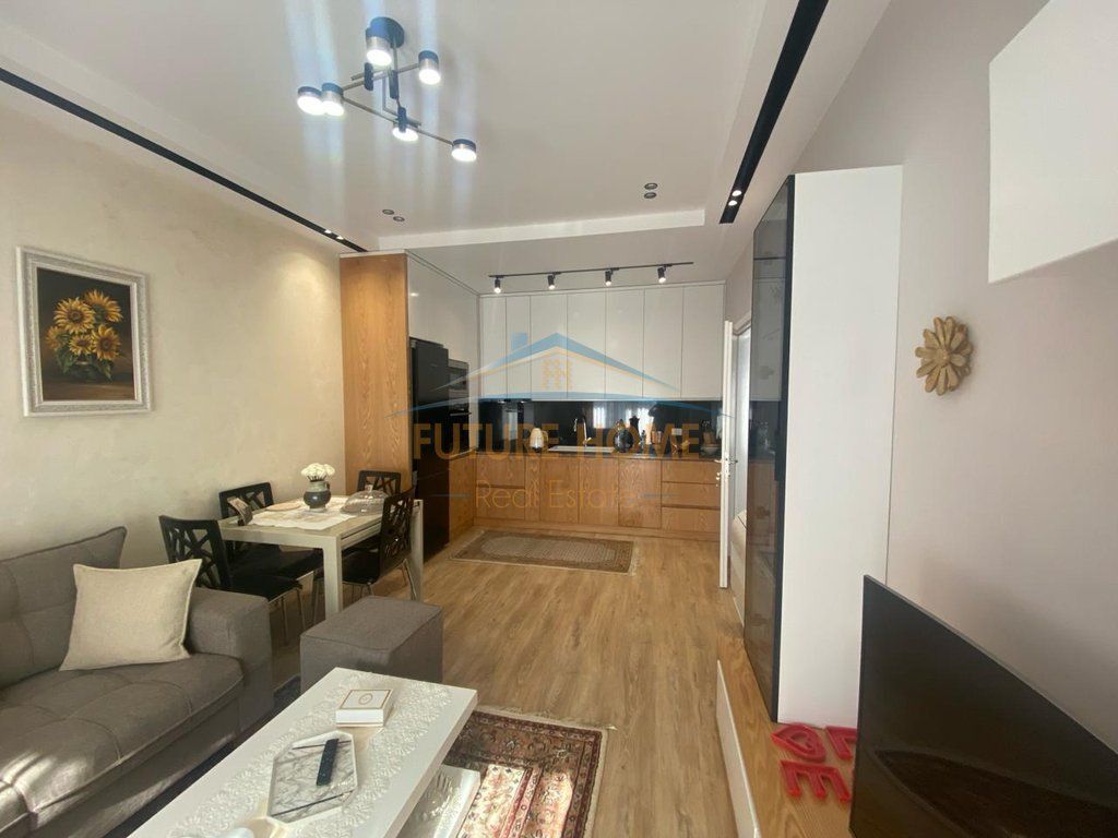 Qera,Apartament 1+1,Kontakti !, Albania