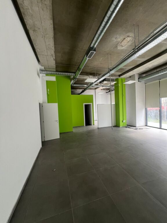 🏢 Locale Commerciale in Affitto – Zogu i Zi (
