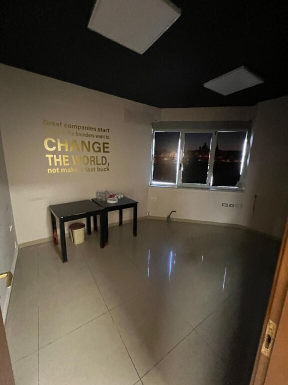 UFFICIO IN AFFITTO VIA E DDIBRES 250M2
