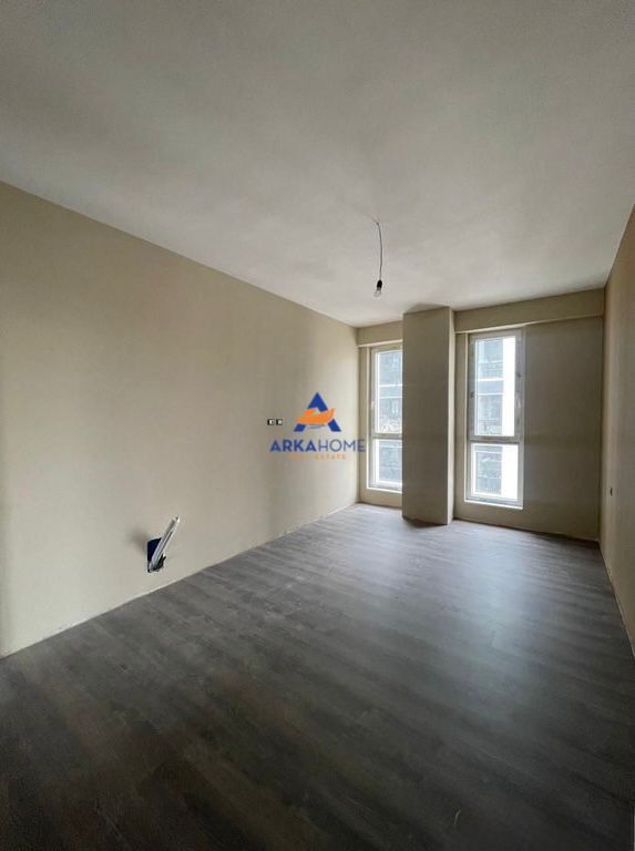 SHITET APARTAMENT 3+1+2+BALLKON "TEK KOMUNA E PARISIT" 418000 EURO