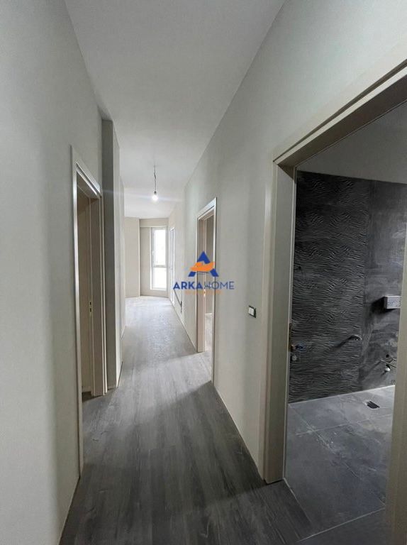 SHITET APARTAMENT 3+1+2+BALLKON "TEK KOMUNA E PARISIT" 418000 EURO