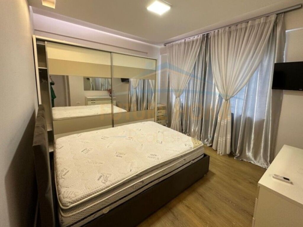 Shitet, Apartament 2+1+2, Liqeni i Thate