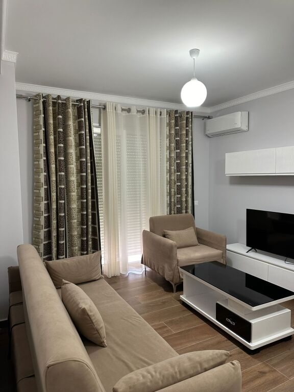 Apartament 1+1 me qera , Astir
