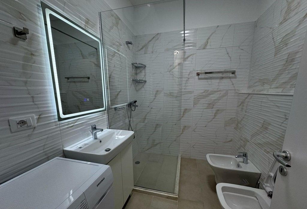 Super Apartament 2+1+2, prane Statcionit te Trenit, fillimi Bulevardit te Ri!