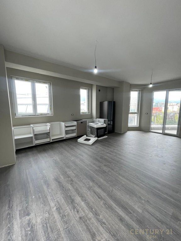 SHITET APARTAMENT 3+1+2 TEK KOMUNA E PARISIT, BEGA07