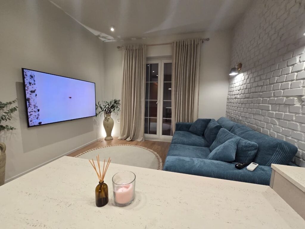 Jepet me qira 2+1,Myslym Shyr