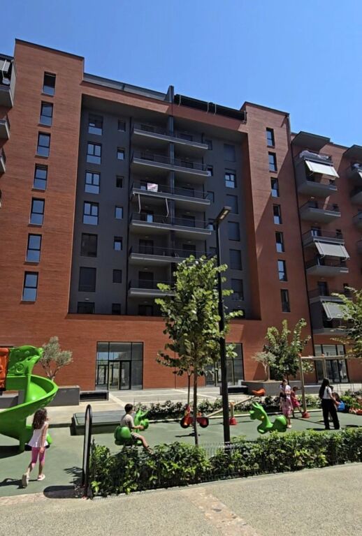 Shitet Apartament 3+1+2+ballkon ne Kamez
