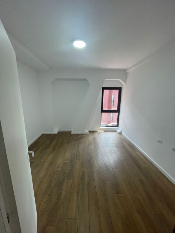 Garden Building, office space for rent 2+1+2 (150m2)