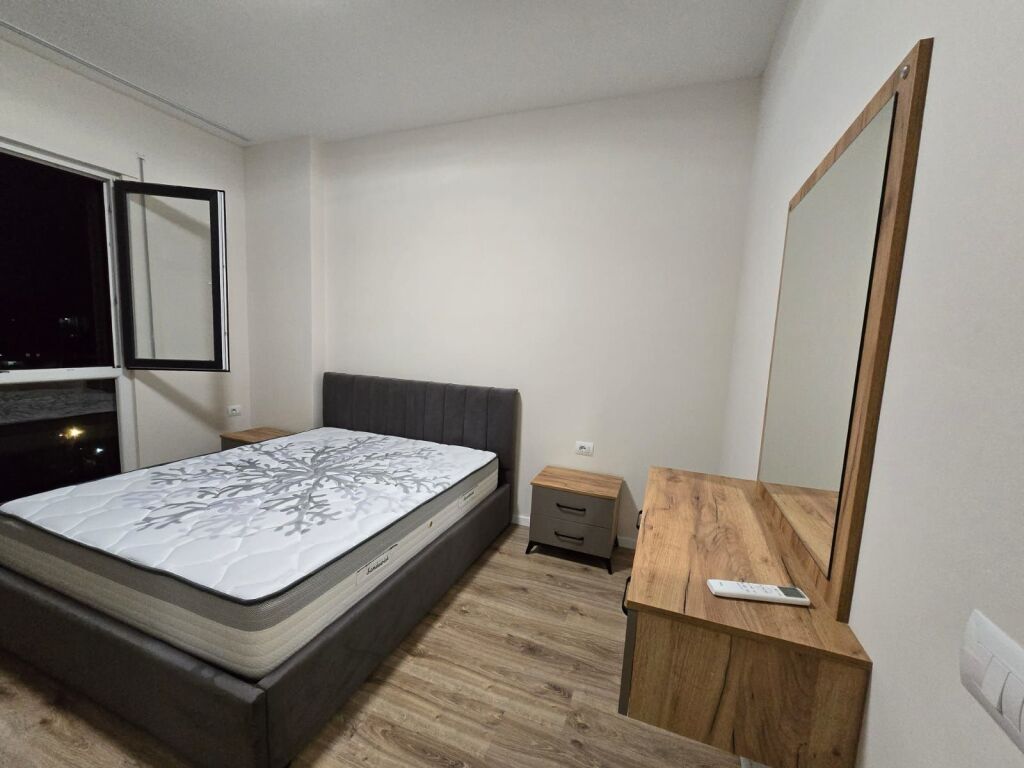 Shitet Apartament 3+1+2+ballkon ne Kamez