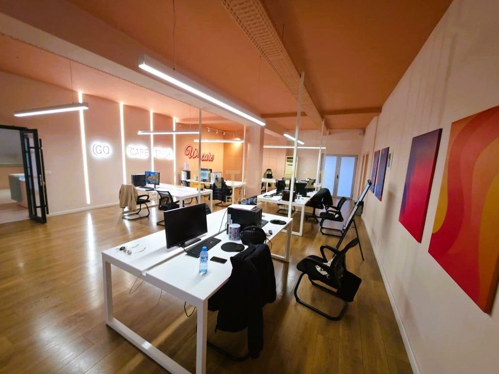 COMUNE DI PARIGI, UFFICIO IN AFFITTO
