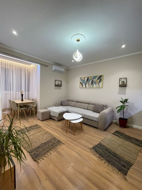 Jepet me qira apartament 1+1 📍 Përballë Kompleksi Delijorgji, Rruga e Kavajës