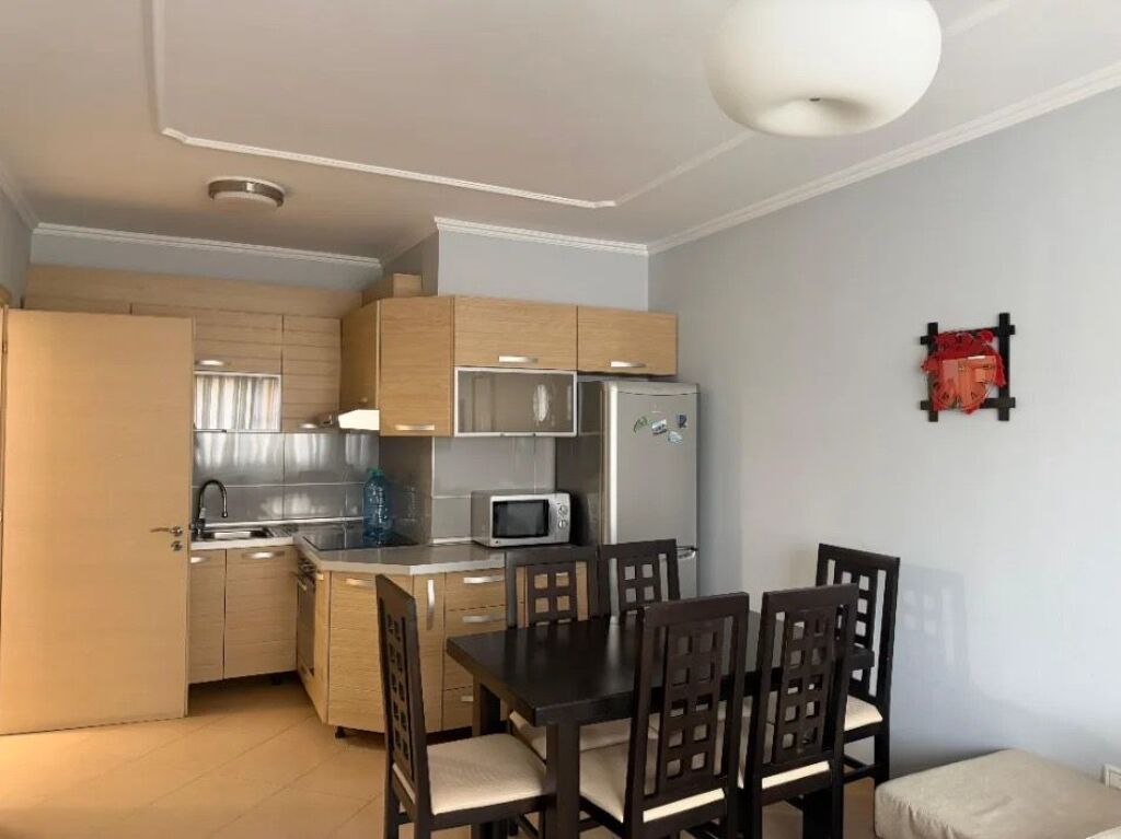 Apartament 1+1, Mine Peza!