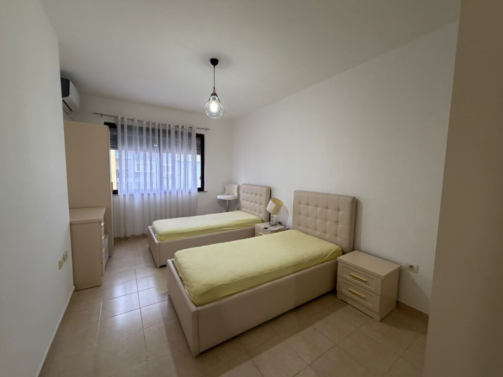 Affittasi appartamento 2+1 + 2 + 🅿️📍 Astir, vicino a Villa L  ✔️ 5° piano✔️ Palazzo con ascensore✔️ Arredato✔️ Ambiente spazioso e ben organizzato✔️ Incluso posto auto  💰 Prezzo: 600 euro/mese  📞 Per maggiori informazioni o visita, contattare