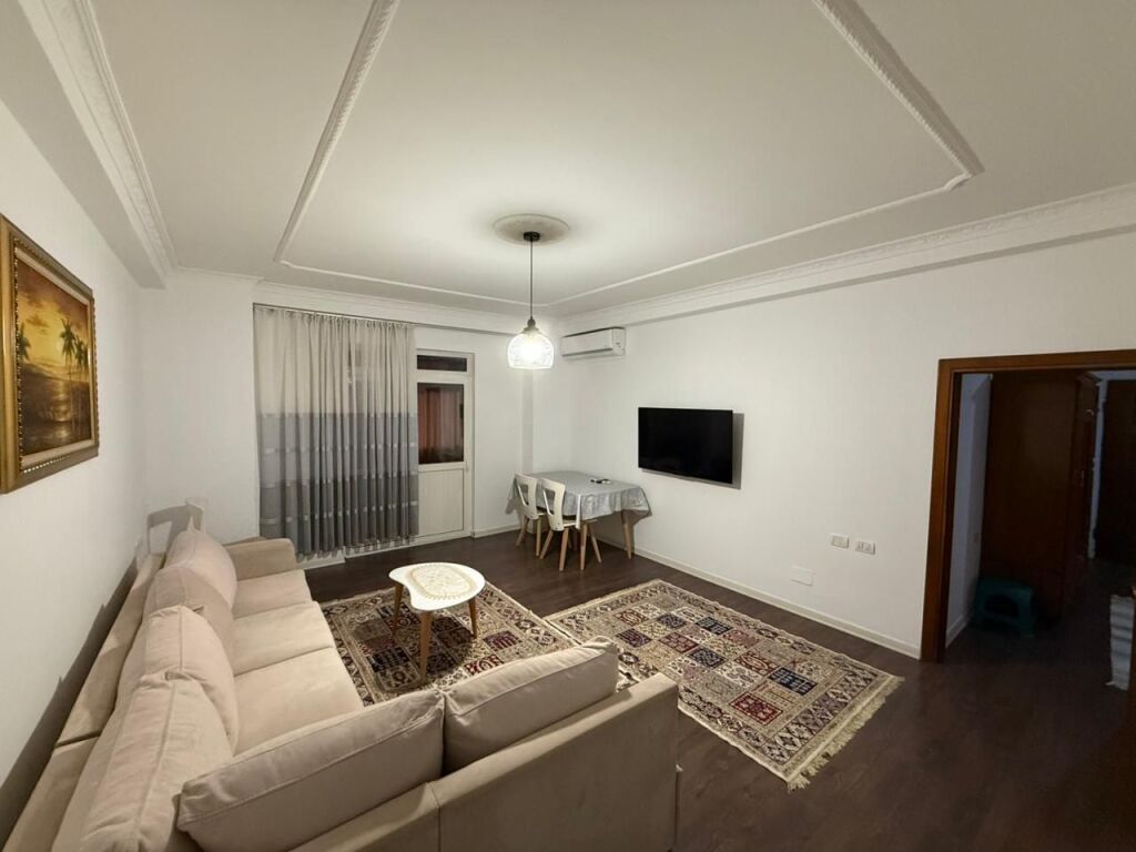 📣 AFFITTO Appartamento 2+1 📍 Via "Don Bosko" ✨  🏢 Costruzione Esistente 🪜 2° Piano (Senza Ascensore) 📐 Superficie 85 m2 🛋️ Arredato  💶 Prezzo 55.000 Leke/Mese