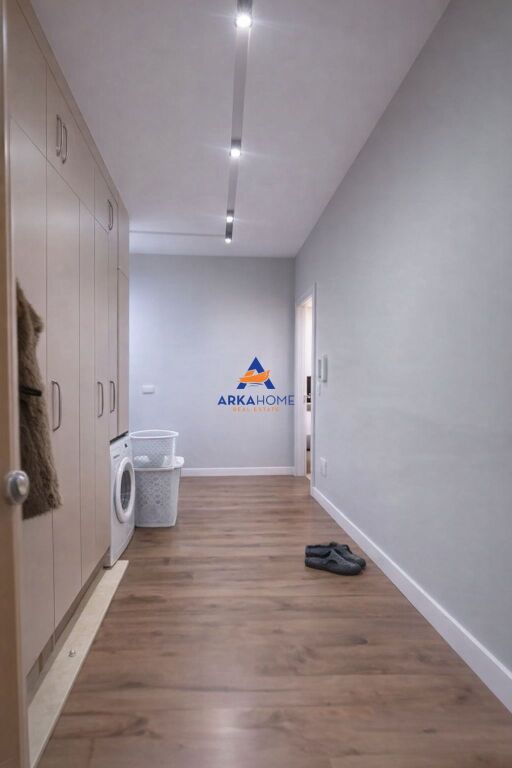 SHITET APARTAMENT 2+1+2 BALLKON "KINOSTUDIO , RRUGA AGIM PRODANI" 200.000 EURO