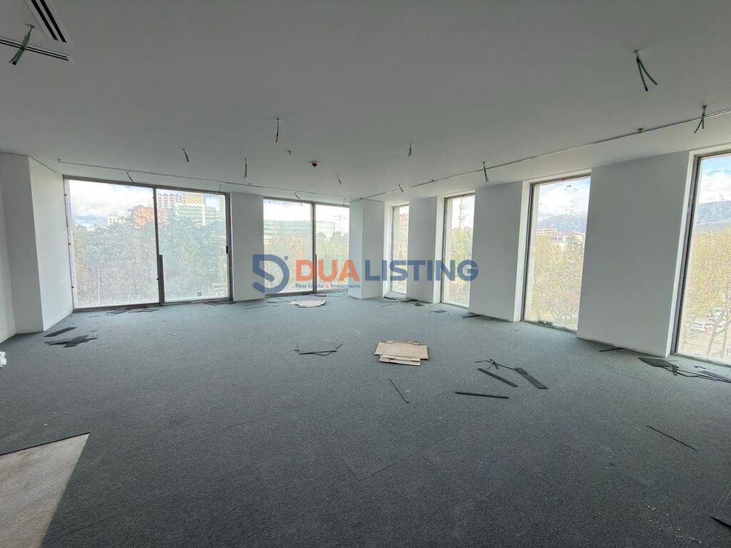 🏢 IN AFFITTO – PIANO ESCLUSIVO PER FLAGSHIP / UFFICIO ELITARIO 📍 Downtown Residence, Tirana