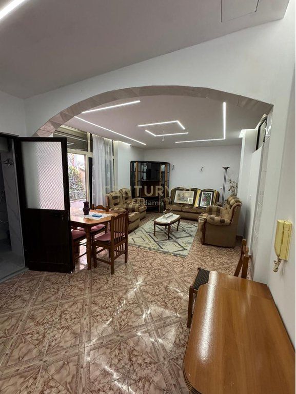 Apartament 2+1+2 Me Qira tek Gjykata Durres !