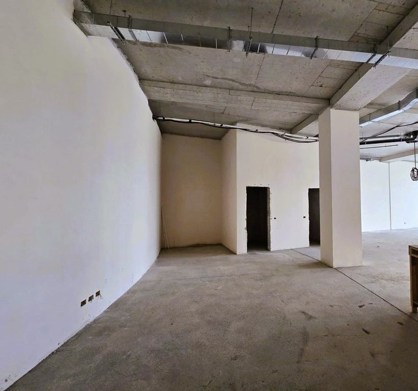 COMMERCIAL UNIT FOR RENT WITH 2 PARKING SPACES, GROUND FLOOR AT LAKE VIEW !!