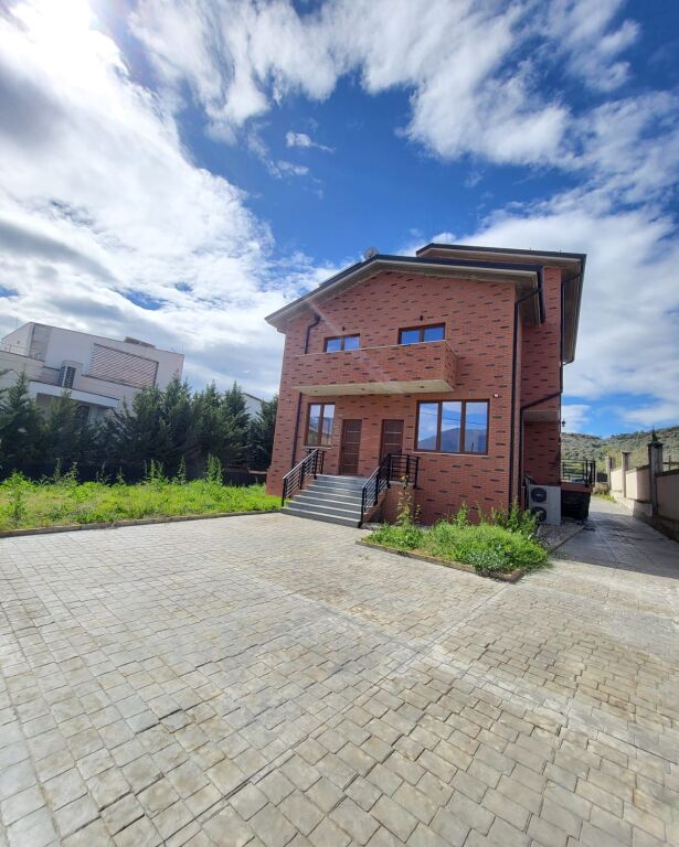 🏡 Villa su 3 Piani in Affitto – TEG